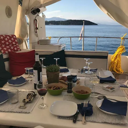 Vintage Yacht Botel Corfu (city)