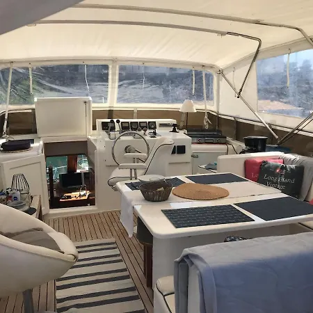 Vintage Yacht Botel Corfu (city)