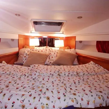 Botel Vintage Yacht Corfu (city)