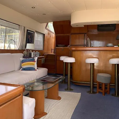 Vintage Yacht Botel Corfu (city)
