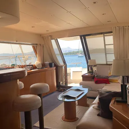 Botel Vintage Yacht Corfu (city)