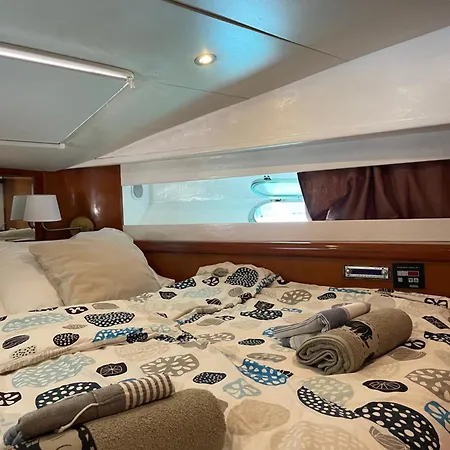 Botel Vintage Yacht