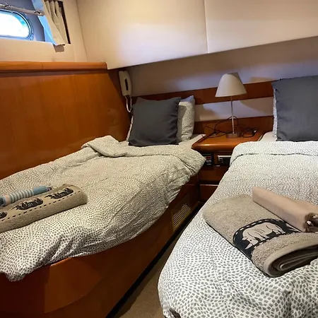 Πλωτό κατάλυμα Vintage Yacht *