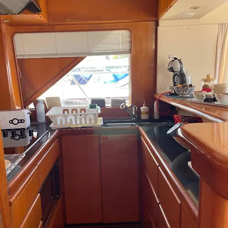 Botel Vintage Yacht