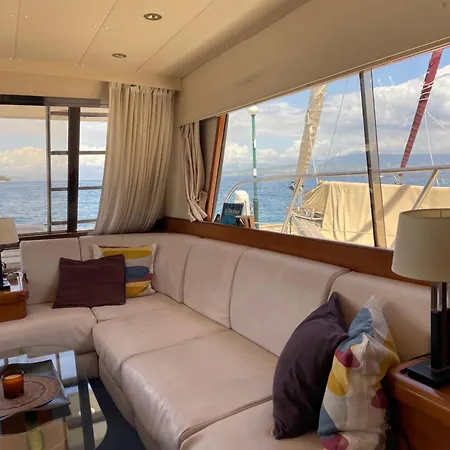Vintage Yacht Botel