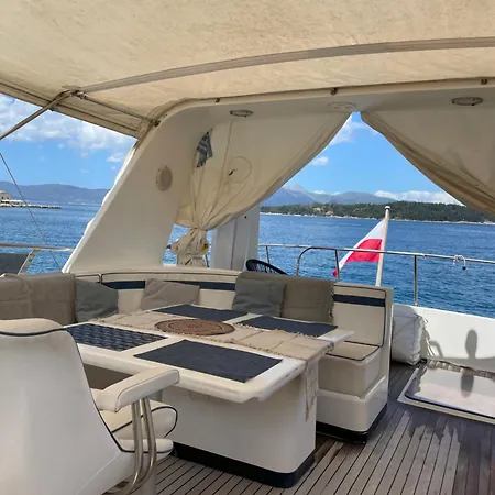 Vintage Yacht Botel Corfu (city)