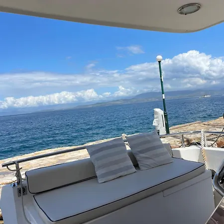 Vintage Yacht Πλωτό κατάλυμα *