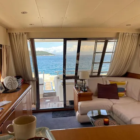 Vintage Yacht Botel