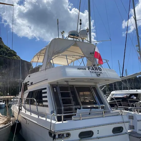 Πλωτό κατάλυμα Vintage Yacht *